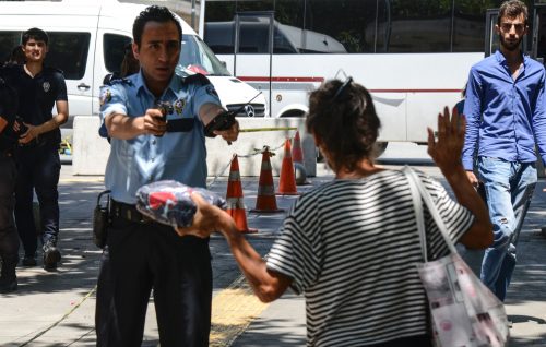 난무하는 테러, 붕괴한 정부 – 위태로운 터키 사회